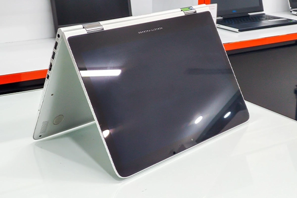 Laptop cảm ứng có thể gập 360 độ hoặc tháo rời màn hình